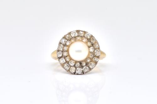 A DIAMOND AND CULTURED PEARL CLUSTER RING