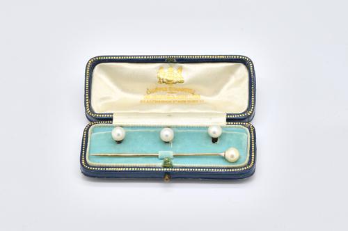 THREE CULTURED PEARL DRESS STUDS AND A STICK PIN (4)