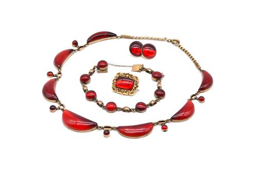 A GROUP OF RED AMBER SET JEWELLERY (4)