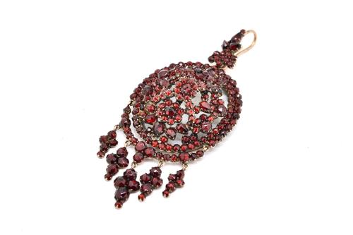 A BOHEMIAN GARNET OVAL PENDANT LOCKET