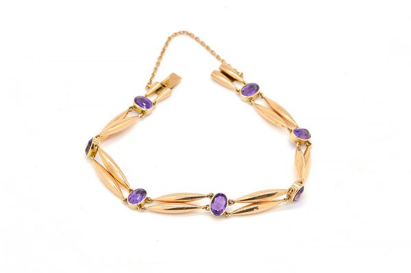A GOLD AND AMETHYST BRACELET