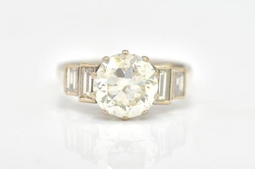 A PLATINUM AND DIAMOND RING