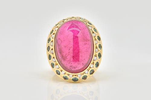 A GOLD, TOURMALINE AND DIAMOND RING