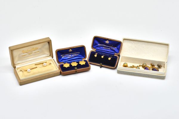 A GROUP OF STUDS AND CUFFLINKS (QTY)