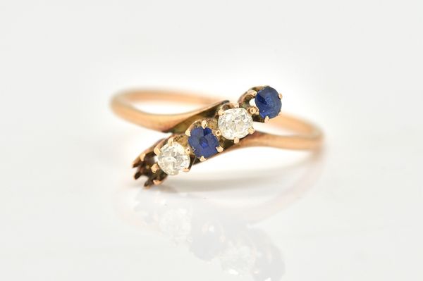 A GOLD, SAPPHIRE AND DIAMOND RING
