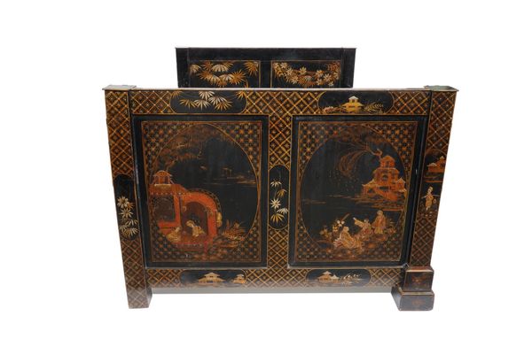 AN EARLY 20TH CENTURY FRENCH CHINOISERIE DECORATED DOUBLE BED