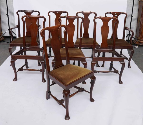 A SET OF EIGHT 20TH CENTURY QUEEN ANNE STYLE MAHOGANY DINING CHAIRS (8)