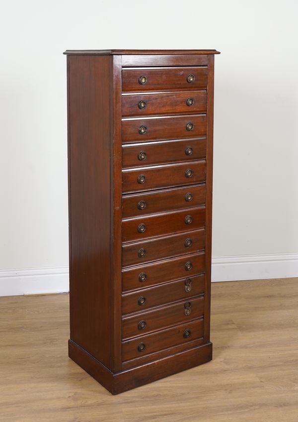 AN EARLY 20TH CENTURY MAHOGANY TWELVE DRAWER CHEST