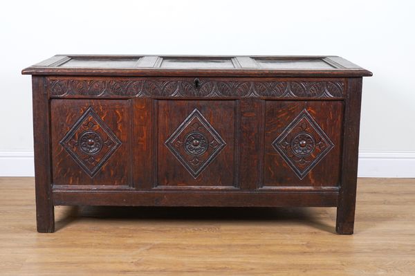 A 17TH CENTURY OAK COFFER