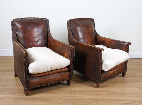 A PAIR OF EARLY 20TH CENTURY FRENCH LEATHER UPHOLSTERED CLUB CHAIRS (2)