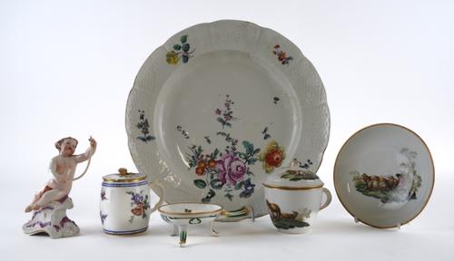 A GROUP OF CONTINENTAL PORCELAINS
