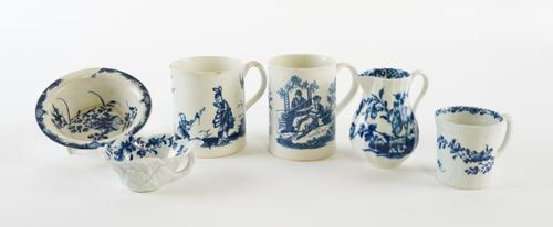 SIX PIECES OF WORCESTER BLUE AND WHITE PORCELAIN (6)