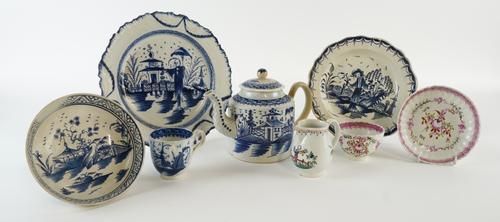 A GROUP OF ENGLISH BLUE AND WHITE PEARLWARE