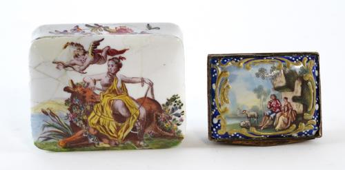 A SMALL ENAMEL BONBONIERE