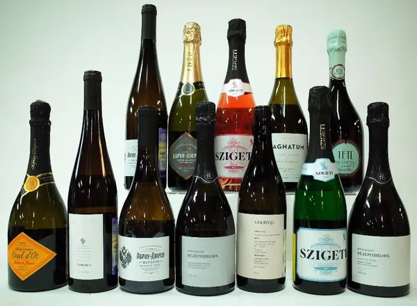 12 BOTTLES RUSSIAN WHITE AND SPARKLING WINE