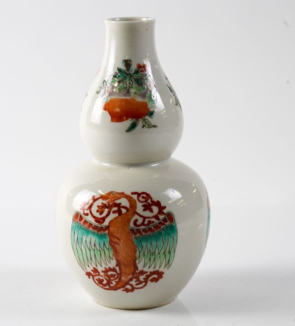 A CHINESE FAMILLE-VERTE DOUBLE GOURD VASE