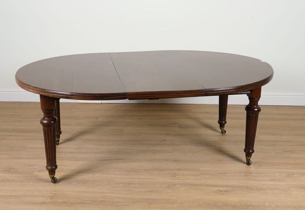 A LATE 19TH CENTURY MAHOGANY OVAL EXTENDING DINING TABLE