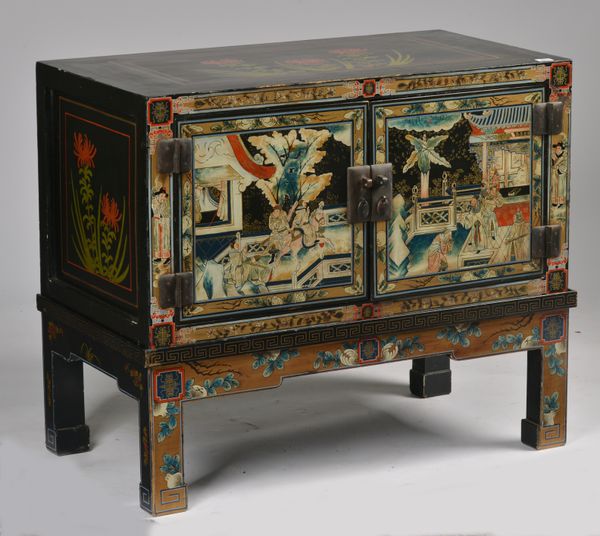 AN EARLY 20TH CENTURY CHINESE EXPORT SIDE CABINET