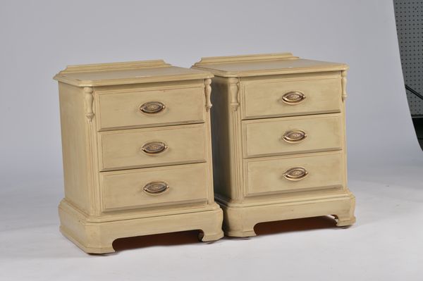 A PAIR OF 18TH CENTURY STYLE PAINTED BEDSIDE TABLES (2)