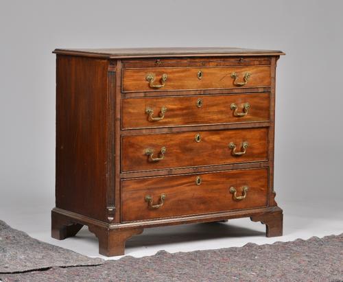 A SMALL MID-18TH CENTURY MAHOGANY CHEST