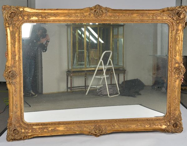 A LARGE 20TH CENTURY GILT FRAMED MIRROR