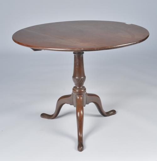 AN 18TH CENTURY MAHOGANY TRIPOD TABLE