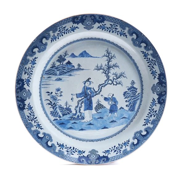 A LARGE CHINESE BLUE AND WHITE CHARGER