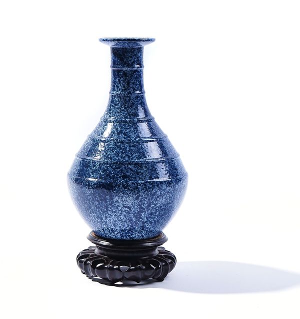 A CHINESE `SNOWFLAKE BLUE' GROUND VASE