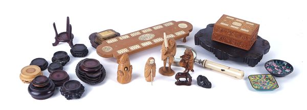 FOUR JAPANESE BOXWOOD FIGURES AND TWO CRIBBAGE BOARDS