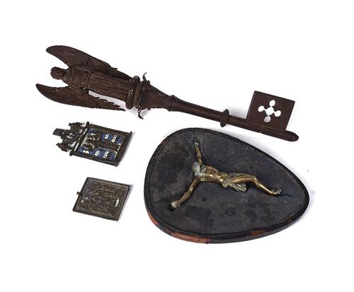 A LARGE FRENCH STEEL KEY AND OTHER ITEMS (4)