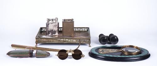 A PAIR OF CHINESE BRASS MOUNTED RIMLESS SUNGLASSES IN A SHAGREEN CASE, TOGETHER WITH TWO TABLE LIGHTERS AND VARIOUS OTHER ITEMS (10)