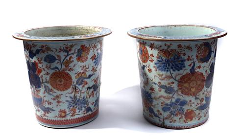 A PAIR OF CHINESE IMARI JARDINIERES (2)