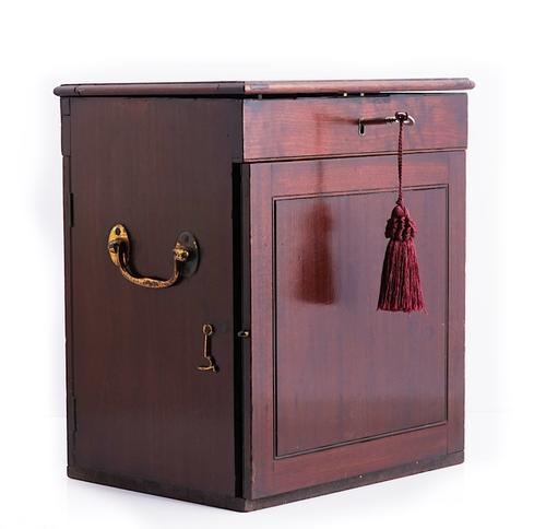 A GEORGE III MAHOGANY APOTHECARY BOX