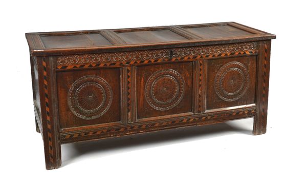 A 17TH CENTURY OAK COFFER