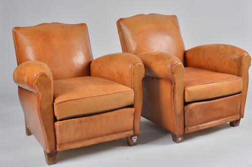 A PAIR OF EARLY 20TH CENTURY FRENCH CLUB CHAIRS (2)