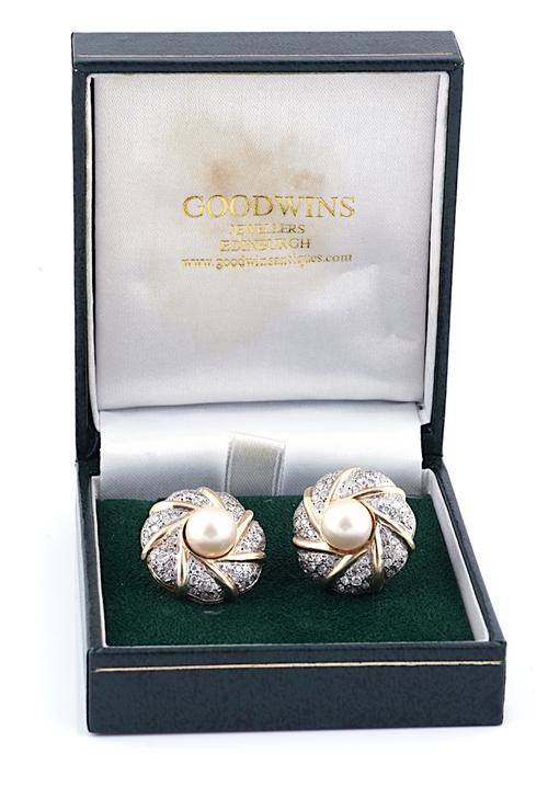 A PAIR OF GOLD, DIAMOND AND CULTURED PEARL EARCLIPS