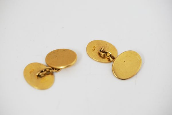 A PAIR OF 18CT GOLD OVAL CUFFLINKS