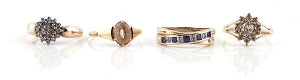 A 9CT GOLD AND DIAMOND CLUSTER RING AND THREE FURTHER GOLD AND GEM SET RINGS (4)