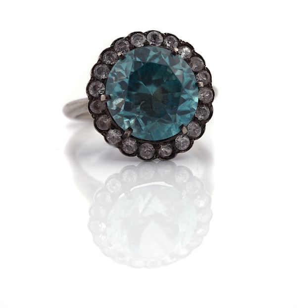 A BLUE ZIRCON AND COLOURLESS GEM SET CLUSTER RING