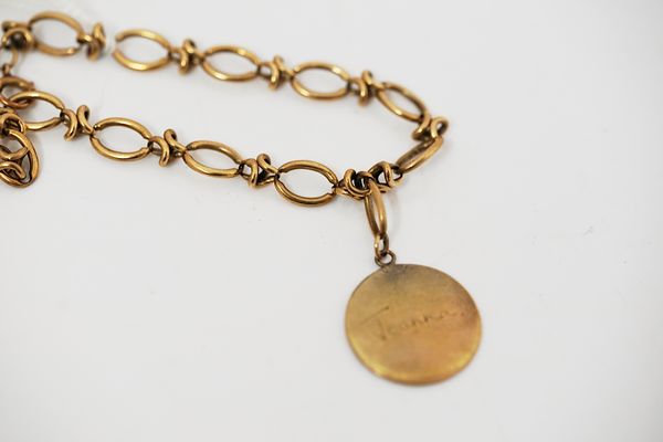 A GOLD BRACELET WITH A PENDANT MEDALLION