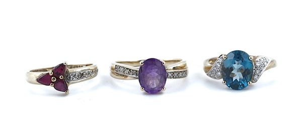 THREE GOLD AND GEMSTONE SET RINGS (3)