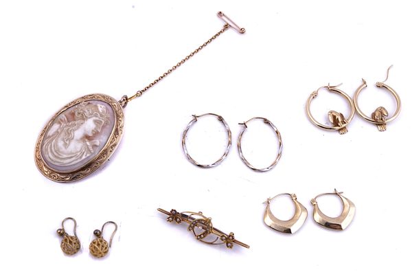 A GOLD MOUNTED OVAL PINK SHELL CAMEO BROOCH AND FIVE FURTHER ITEMS (6)