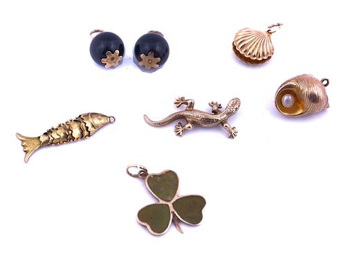 FIVE MOSTLY 9CT GOLD PENDANTS AND CHARMS AND A PAIR OF DROPS (7)