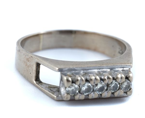 A WHITE GOLD AND DIAMOND FIVE STONE RING