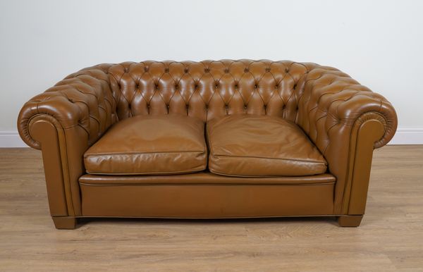 A TAN LEATHER UPHOLSTERED BUTTON BACK TWO SEAT CHESTERFIELD SOFA