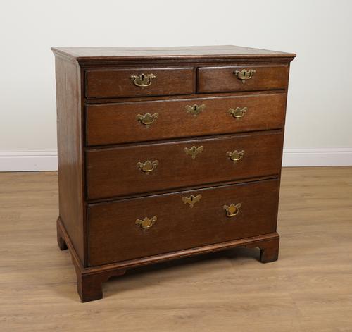 A MID 18TH CENTURY OAK FIVE DRAWER CHEST OF DRAWERS