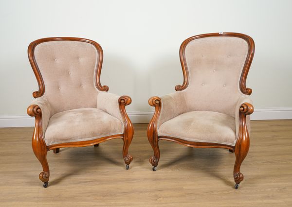 A PAIR OF VICTORIAN STYLE MAHOGANY FRAMED SPOON BACK EASY ARMCHAIRS