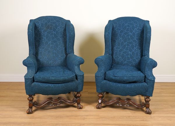 A PAIR OF 17TH CENTURY FLEMISH STYLE WINGBACK ARMCHAIRS ON CARVED OAK SUPPORTS (2)