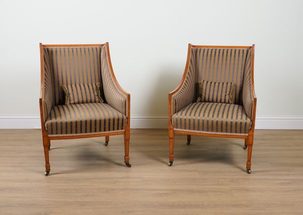 A PAIR OF SILK UPHOLSTERED INLAID SATINWOOD FRAMED SQUARE TUB ARMCHAIRS (2)