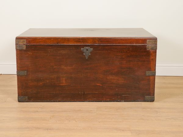 A LARGE 18TH CENTURY BRASS BOUND MAHOGANY RECTANGULAR LIFT TOP TRUNK